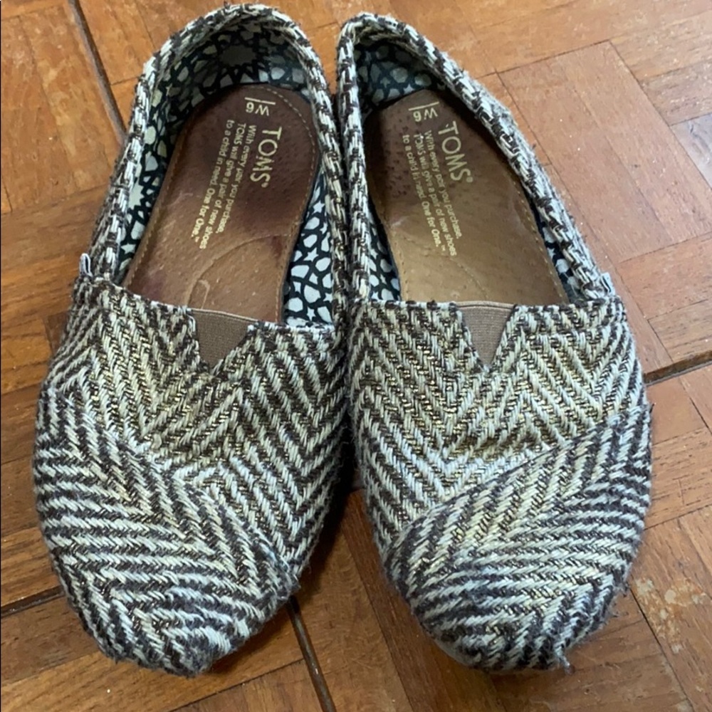 Toms shoes. Size 6